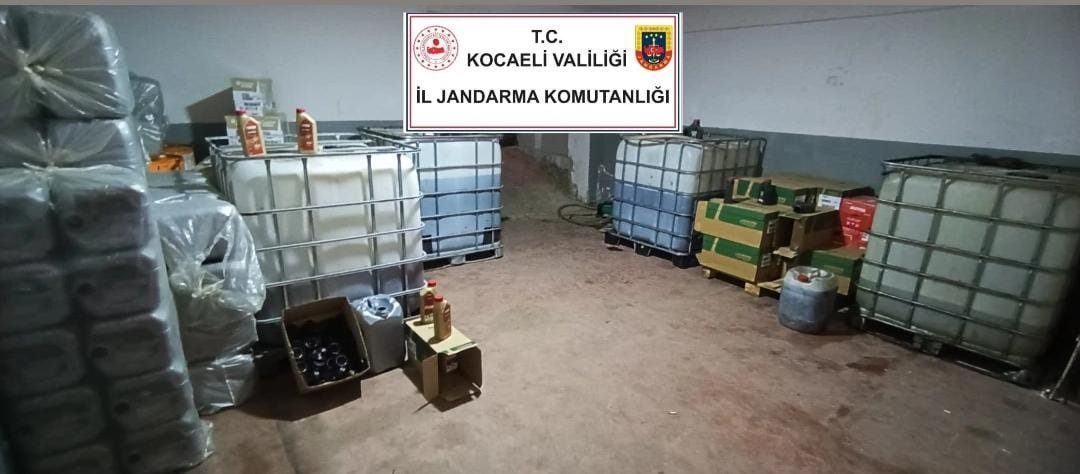 Kocaeli’de 11 milyon TL’lik sahte madeni yağ operasyonu Kocaeli’de atık yağları sahte markalarla piyasaya süren şahıslara yönelik operasyonda,