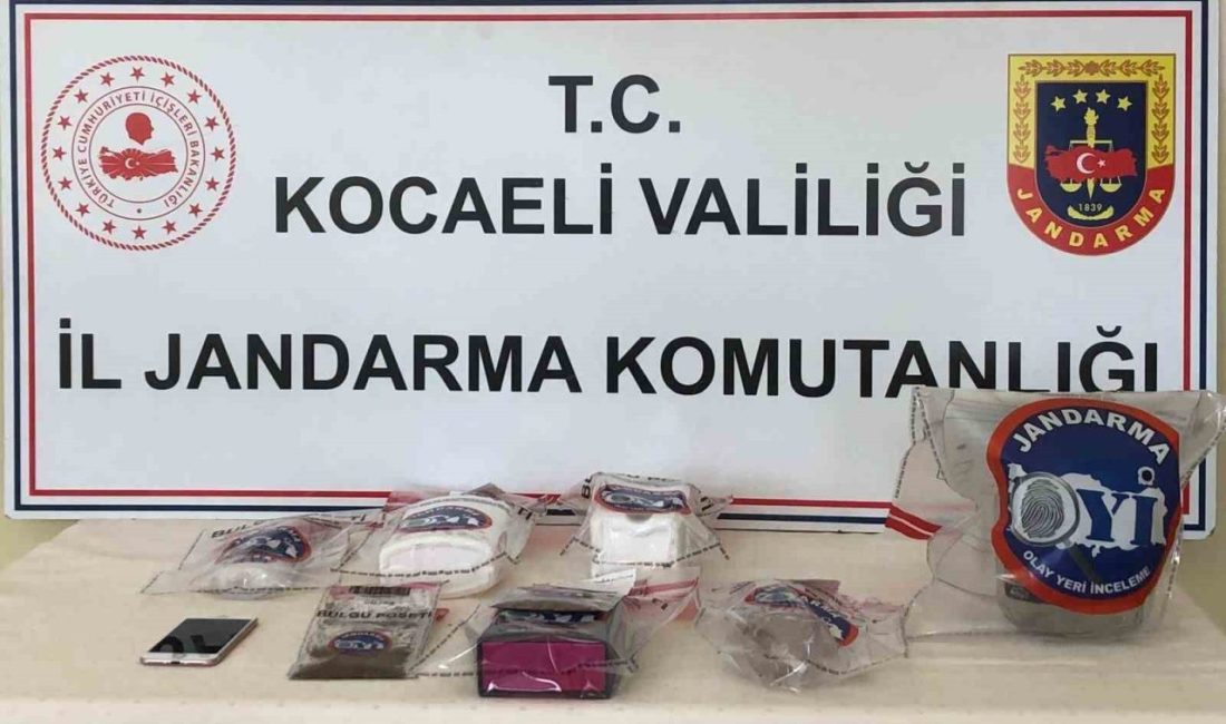 Kocaeli’de 5 adrese eş zamanlı uyuşturucu operasyonu: 2 tutuklama Kocaeli’nin İzmit ilçesinde uyuşturucu satıcılarına yönelik 5 adrese eş zamanlı