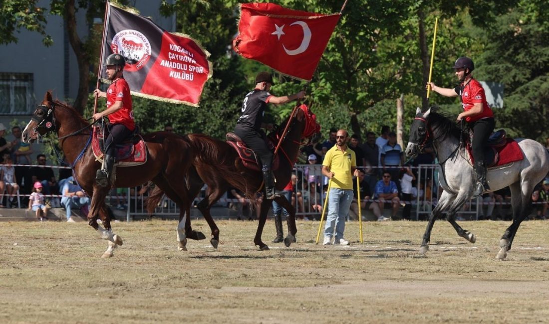 Kocaeli’nin Derince ilçesinde ata sporunun yaşatılması için düzenlenen cirit müsabakaları