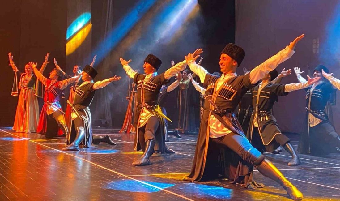 Kocaeli’de sahneye taşınan Çerkes kültürü, yüzü aşkın kursiyerin emeğiyle Kafkasya’dan