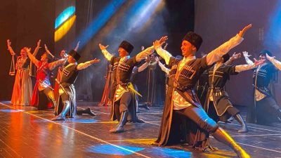 Kocaeli’de sahneye taşınan Çerkes kültürü, yüzü aşkın kursiyerin emeğiyle Kafkasya’dan