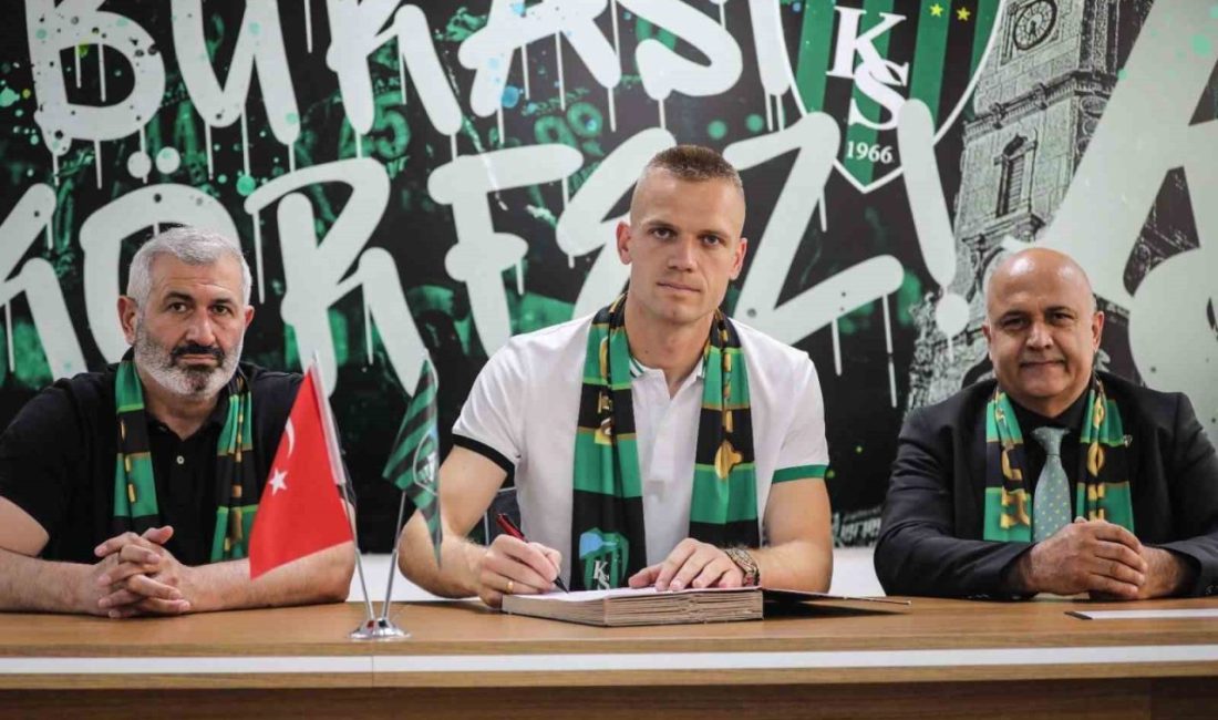 Kocaelispor, Jovanovic’i renklerine bağladı Süper Lig’de yeni sezon hazırlıklarını sürdüren Kocaelispor, kaleci Aleksandar Jovanovic
