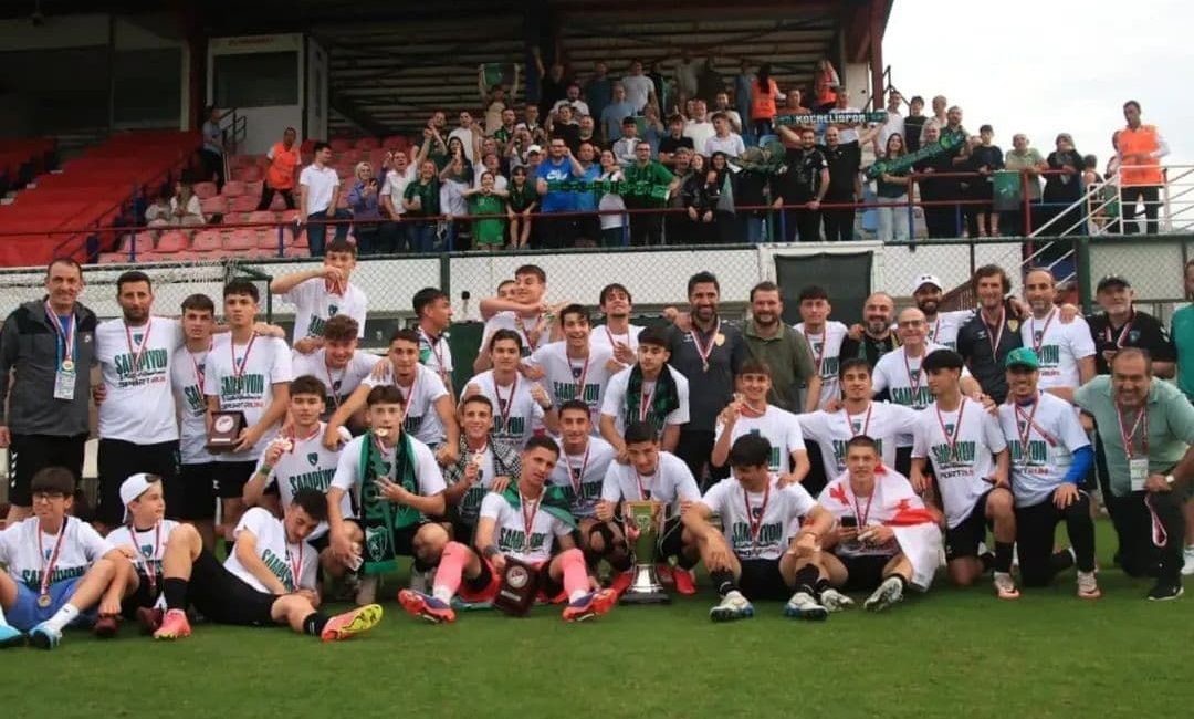 Kocaelispor U19 takımına şampiyonluk primleri ödendi Kocaelispor, U19 takımının Bölgesel Gelişim Ligi şampiyonluğunu ödüllendirdi. Türkiye Futbol