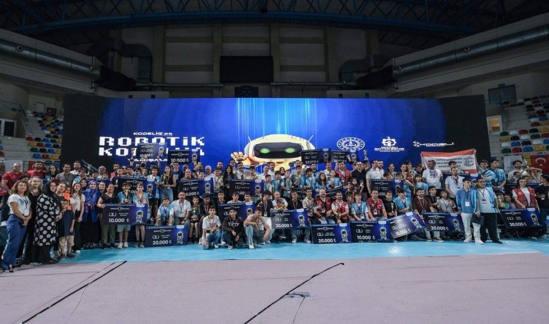 KODELİG’25’te ödüller sahiplerini buldu Kocaeli’de düzenlenen bin 300 kişinin katıldığı KODELİG’25 Robotik ve Kodlama