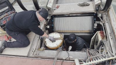 Kocaeli’de vatandaşların daha konforlu hizmet alabilmesi adına yürüyen merdivenlerin aylık