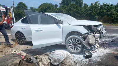 Sakarya’nın Karasu ilçesi D-650 kara yolunda kontrolden çıkan otomobil, refüje