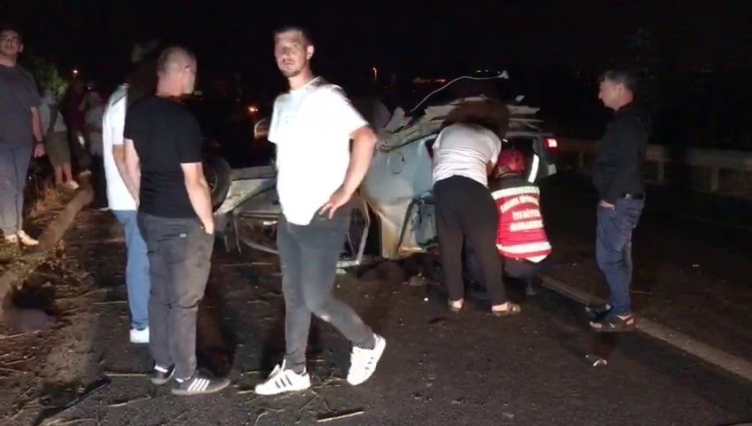 Kontrolden çıkan otomobil ters döndü: 2 yaralı Sakarya’nın Kaynarca ilçesinde kontrolden çıkarak ters dönen otomobilde 2 kişi