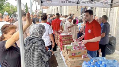 Körfez Belediyesi, YKS’ye giren öğrencileri bu yıl da yalnız bırakmadı.
