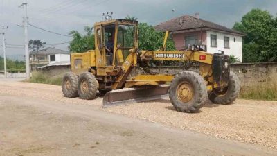 DÜZCE (İHA) – Düzce’de köy yollarında malzemeli bakım çalışmalarına aralıksız