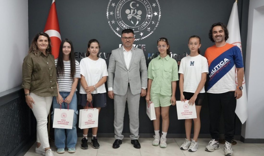 Küçük tenisçilerden büyük başarı Okul Sporları Küçük Kızlar Tenis Türkiye Şampiyonası’nda Türkiye dördüncülüğü elde