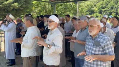 Düzce’de 1,5 aydır yağmur yağmaması üzerine köylüler, tarım ürünlerinin ciddi