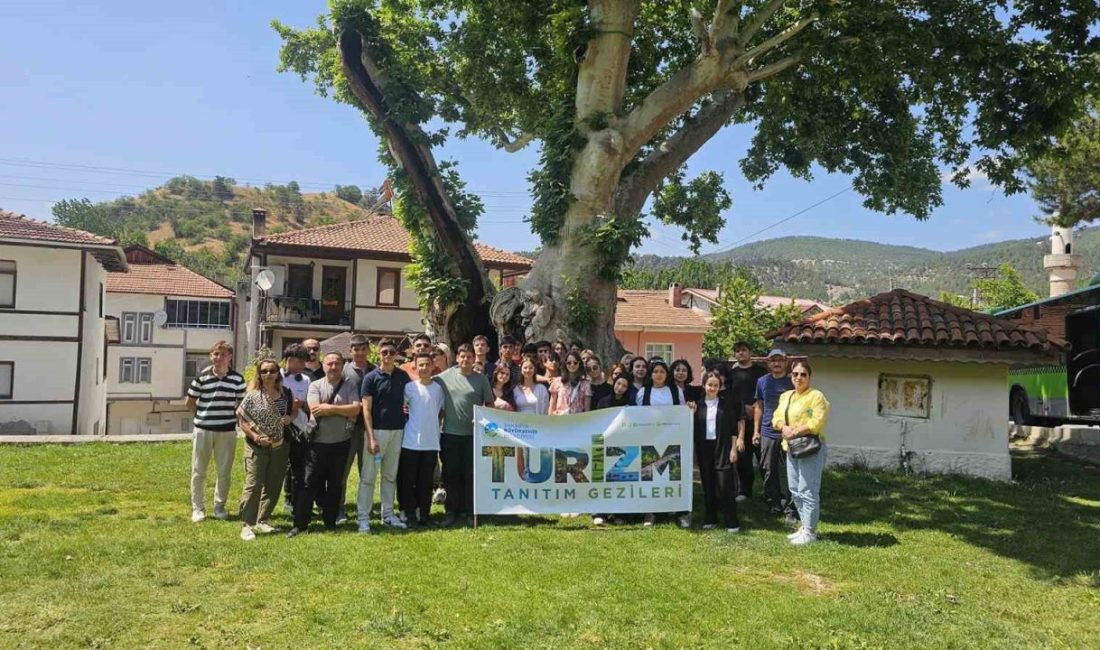 Liseli gençler Sakarya’yı keşfetti Sakarya Büyükşehir Belediyesi, 8. Liselerarası Tiyatro Festivali’ne katılan öğrencilere yönelik