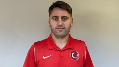 Düzce Belediyesi Spor Akademisi bünyesinde görev yapan güreş antrenörü İsmail