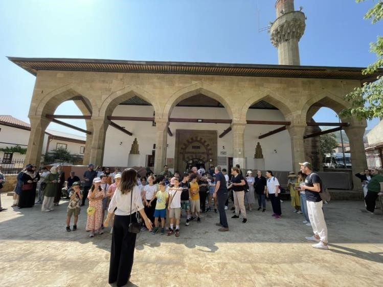 Minik öğrenciler Osmaneli ilçesinde gezi programı İstanbul’dan Bilecik’e gelen Eyüp Genç İlkokulu öğrencilerine, Osmaneli ilçesinde kültürel
