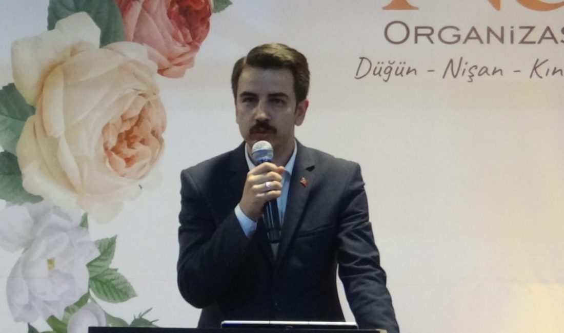 Mudurnu Kaymakamı veda yemeğinde göz yaşlarına hakim olamadı Bolu’nun Mudurnu ilçesinden tayini çıkan Kaymakam Ayhan Kalaycıoğlu, veda yemeğinde