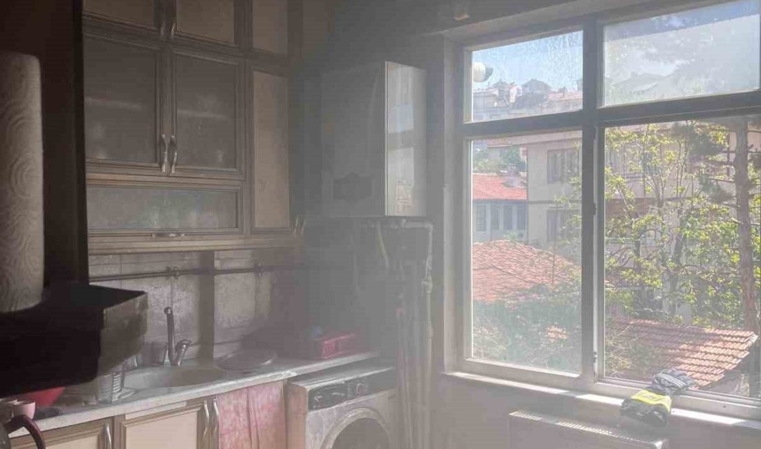 Mutfakta çıkan yangın evi küle çeviriyordu Kastamonu’nun Tosya ilçesinde bir evin mutfak kısmında çıkan yangın, itfaiye