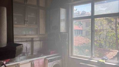 Kastamonu’nun Tosya ilçesinde bir evin mutfak kısmında çıkan yangın, itfaiye