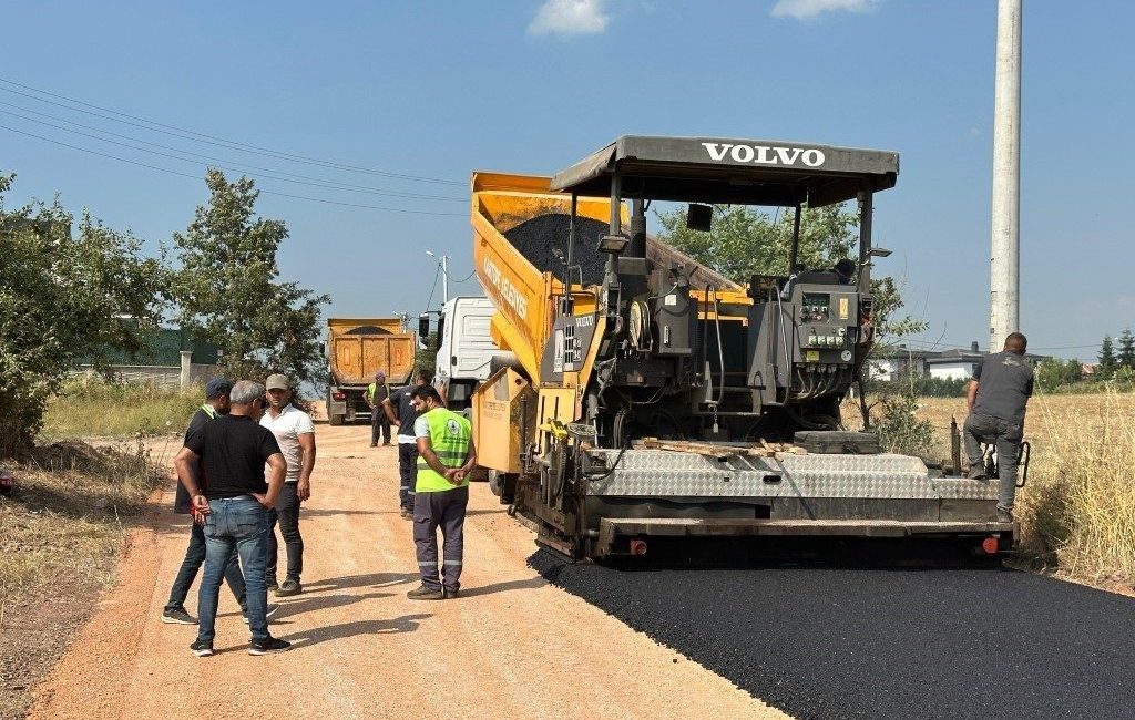 Nadide Sokak konforlu hale getirildi Kartepe’deki Sarımeşe Mahallesi Nadide Sokak’ta 360 ton asfalt serimi gerçekleştirildi.