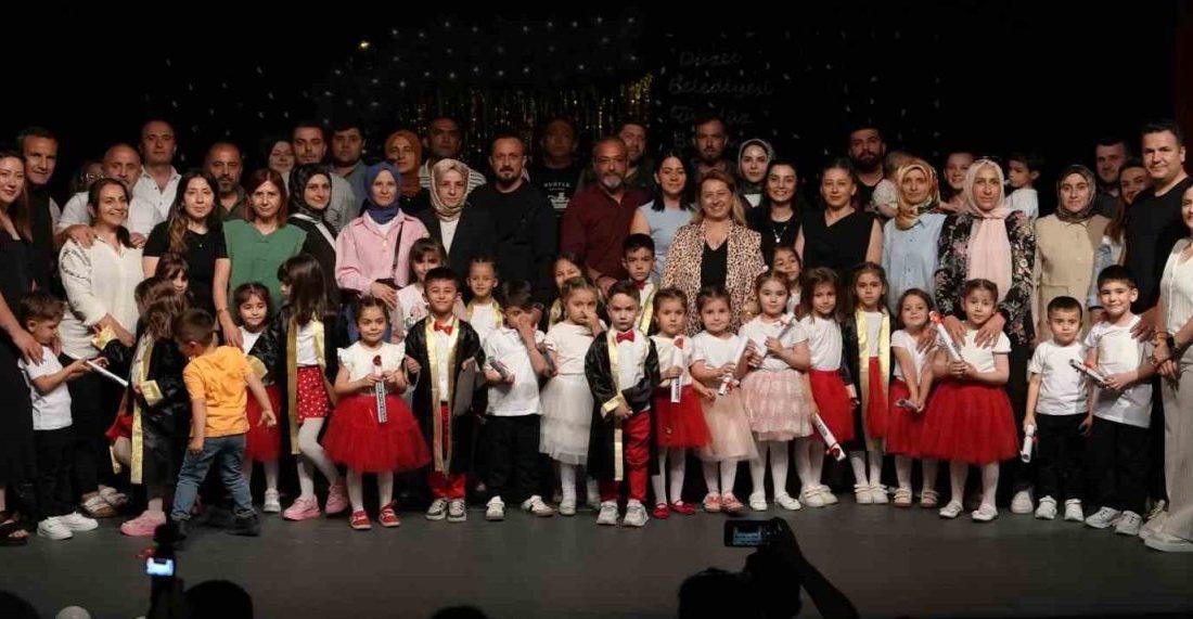 Öğrencilerden muhteşem yıl sonu gösterisi Düzce Belediyesi Gündüz Bakımevi’nde öğrenim gören öğrencileri öğretmenleri eşliğinde yıl