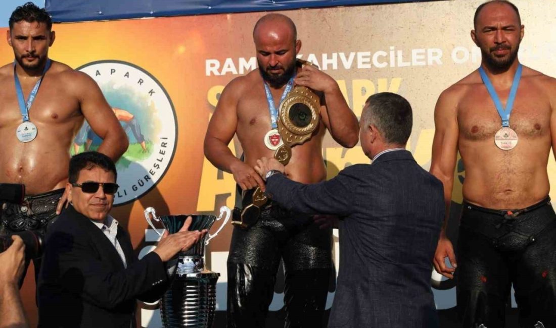 Orhan Okulu, Sekapark’ta altın kemerin sahibi oldu Kocaeli’de düzenlenen 17. Sekapark Altın Kemer Yağlı Güreşleri’nde başpehlivan, rakibi