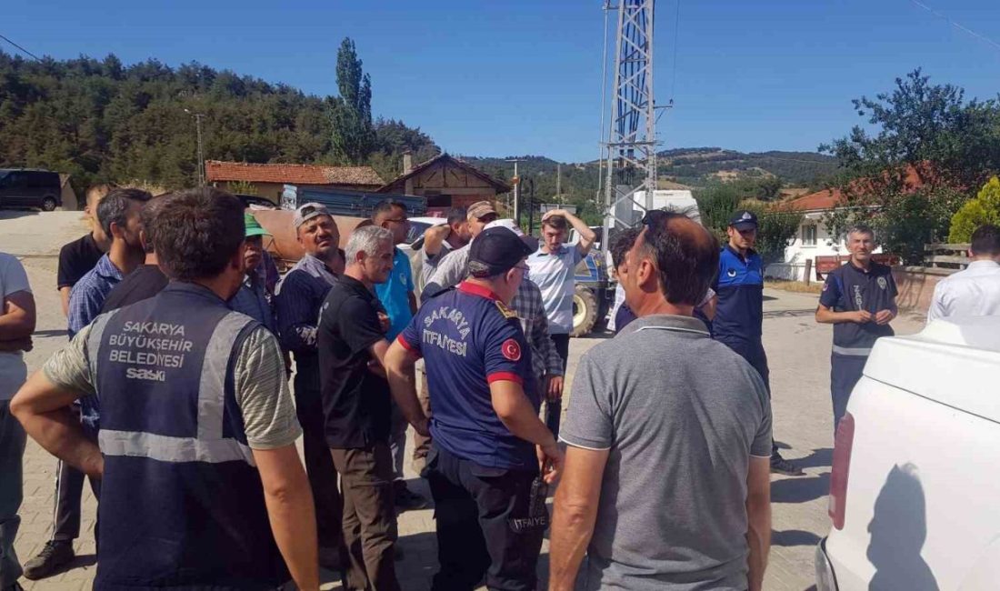 Orman yangını sebebiyle evlerinden tahliye edilen vatandaşın endişeli bekleyişi sürüyor Sakarya’nın Taraklı ilçesinde başlayan orman yangınına müdahale karadan ve havadan
