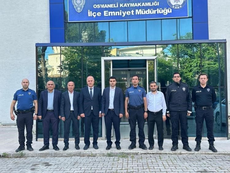 Osmaneli protokolünden kurumlara ziyaret Osmaneli Belediye Başkanı Bekir Torun ile Osmaneli Kaymakamı Abdüssamed Kılıç,
