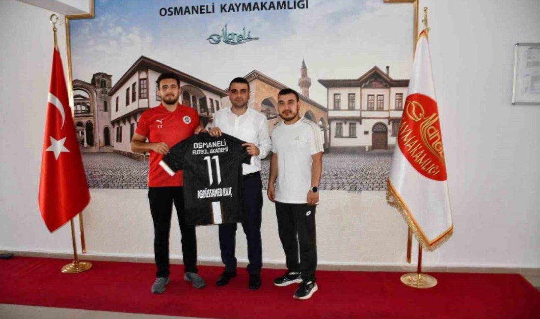 Osmaneli’nde spor alanında yürütülen çalışmalar değerlendirildi Osmaneli Kaymakamı Abdüssamed Kılıç, Akademi Spor Kulübü yöneticileriyle spor alanında