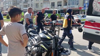 Kocaeli’nin Karamürsel ilçesinde otomobil ile çarpışan motosikletin sürücüsü yaralandı. Kaza,