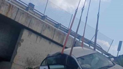 TEM Otoyolu’nun Bolu geçişinde otomobilin köprüden uçması sonucu meydana gelen