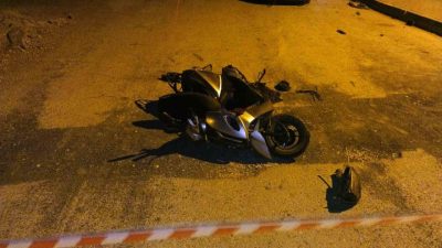 Kocaeli’nin Gölcük ilçesinde otomobille çarpışan motosikletin sürücüsü hayatını kaybederken, 8