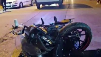 Sakarya’nın Akyazı ilçesinde otomobil ile motosikletin çarpıştığı kazada, motosiklet sürücüsü
