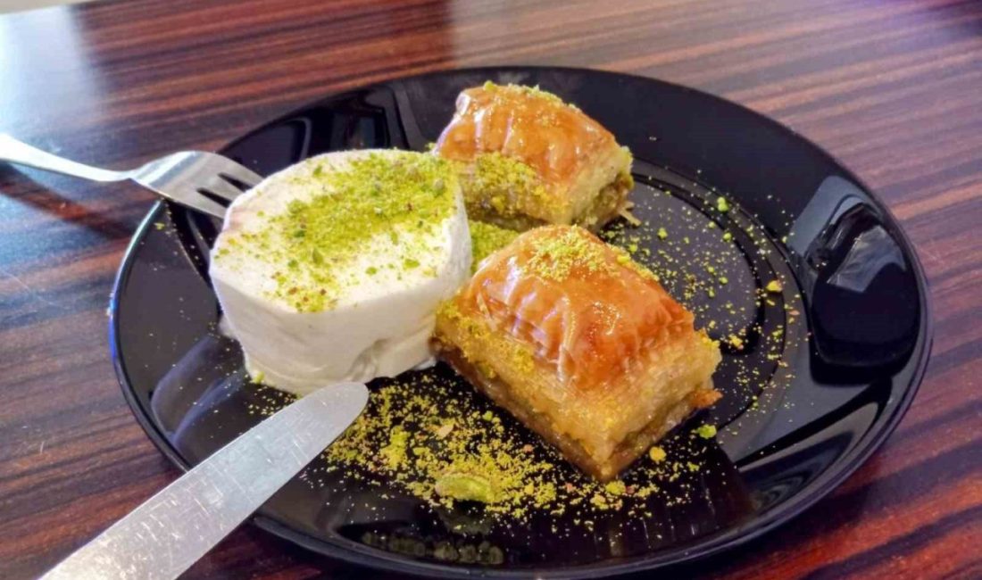 (ÖZEL) Bu yıl baklavanın yanında doldurma revaçta Her yıl olduğu gibi bu yıl da vatandaşların bayramların vazgeçilmez