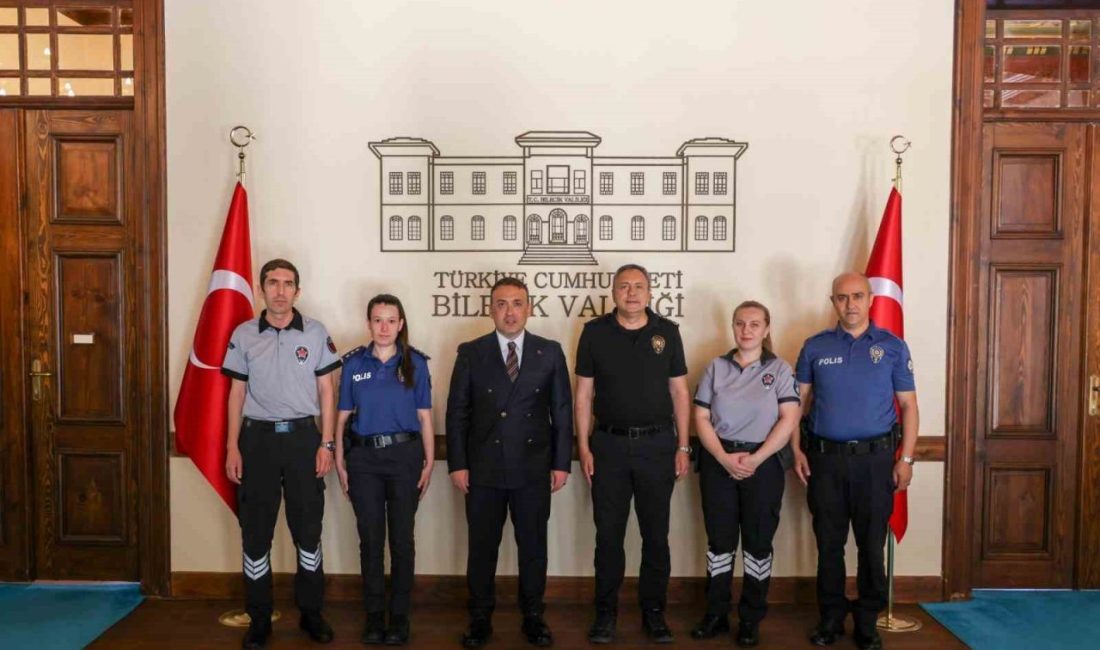 Özel güvenlik görevlilerini kabul etti Bilecik Valisi Faik Oktay Sözer, özel güvenlik görevlilerini makamında kabul