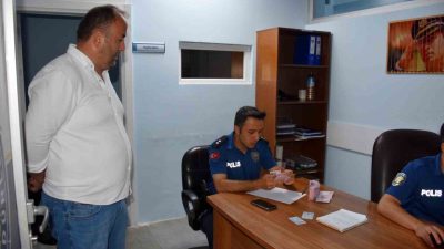 Sakarya’nın Hendek ilçesinde bir vatandaş para yatırmak için gittiği bankamatiğin