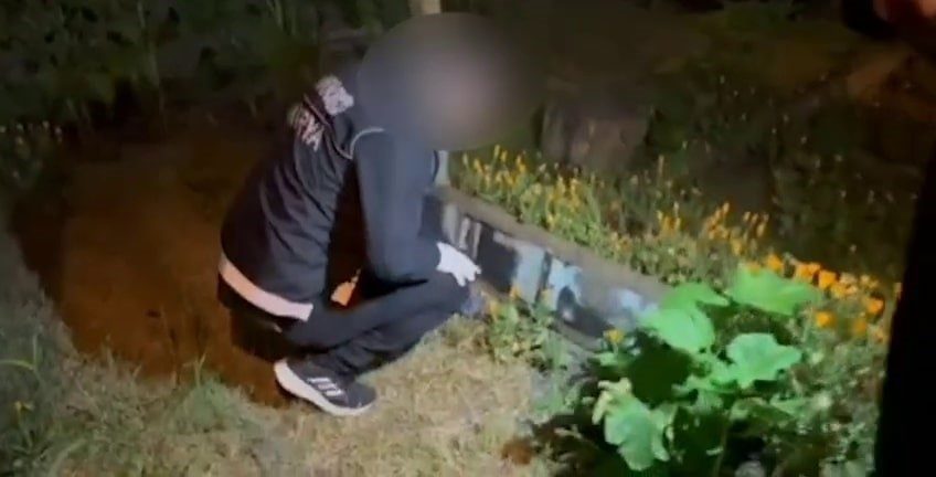Polisten narkotik köpekli ve dronlu şafak operasyonu: 54 gözaltı Sakarya’da polis ekiplerince narkotik köpekleri ve dronlar eşliğinde gerçekleştirilen uyuşturucu