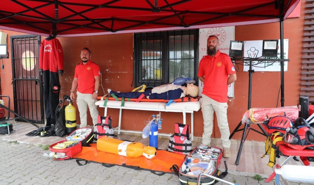 Yaz sezonunun gelmesi ile birlikte Sakarya sahillerinde cankurtaranların hayat nöbeti