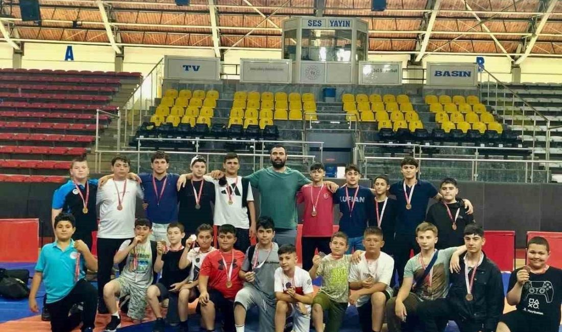 Sakarya Büyükşehir güreşçileri Türkiye Şampiyonası yolunda Sakarya Büyükşehir Belediyesi Spor Kulübü Güreş sporcuları, il seçmelerinde gösterdiği