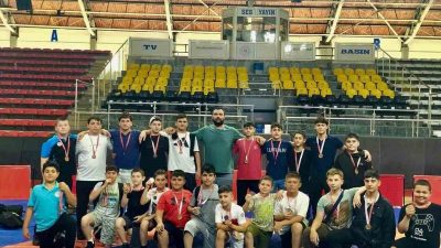 Sakarya Büyükşehir Belediyesi Spor Kulübü Güreş sporcuları, il seçmelerinde gösterdiği