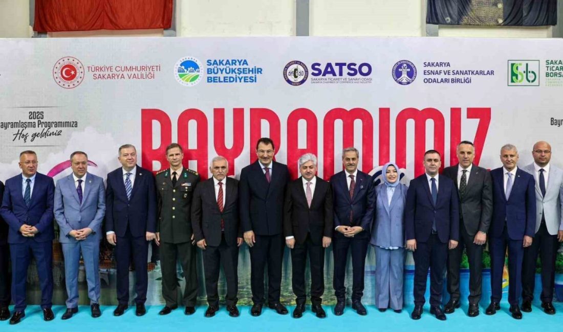 Sakarya protokolü, Valilik koordinesinde düzenlenen programda bayramlaştı. Her yıl olduğu