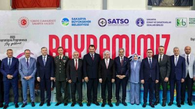 Sakarya protokolü, Valilik koordinesinde düzenlenen programda bayramlaştı. Her yıl olduğu