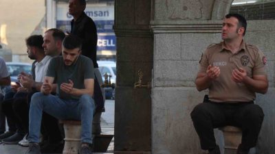 Sakarya ve Kocaeli’de sabahın erken saatlerinde camileri dolduran vatandaşlar Kurban