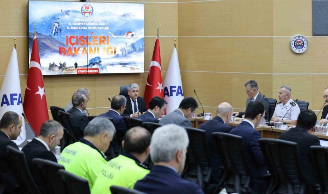 Sakarya’da asayiş toplantısı: Bayram tedbirleri masaya yatırıldı Sakarya Valisi Rahmi Doğan başkanlığında, İl Emniyet Müdürlüğü ve İl