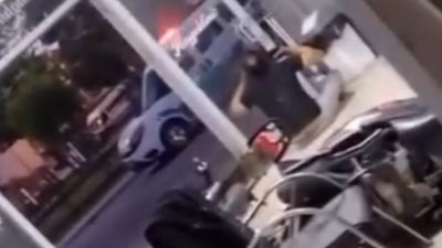 Sakarya’nın Adapazarı ilçesinde, kendisini polis ekiplerinin takip ettiğini fark eden,