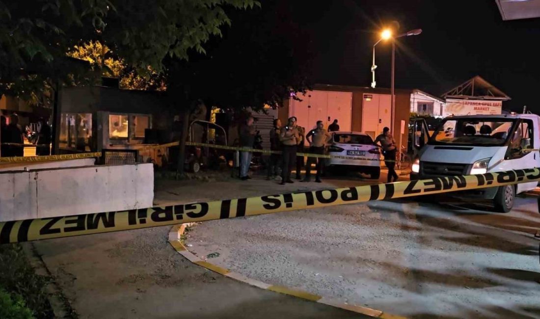 Sakarya’da hastane bahçesinde silahlı kavga: 1 ölü Sakarya’nın Sapanca ilçesinde hastane bahçesinde çıkan tartışmada silahla vurulan 50