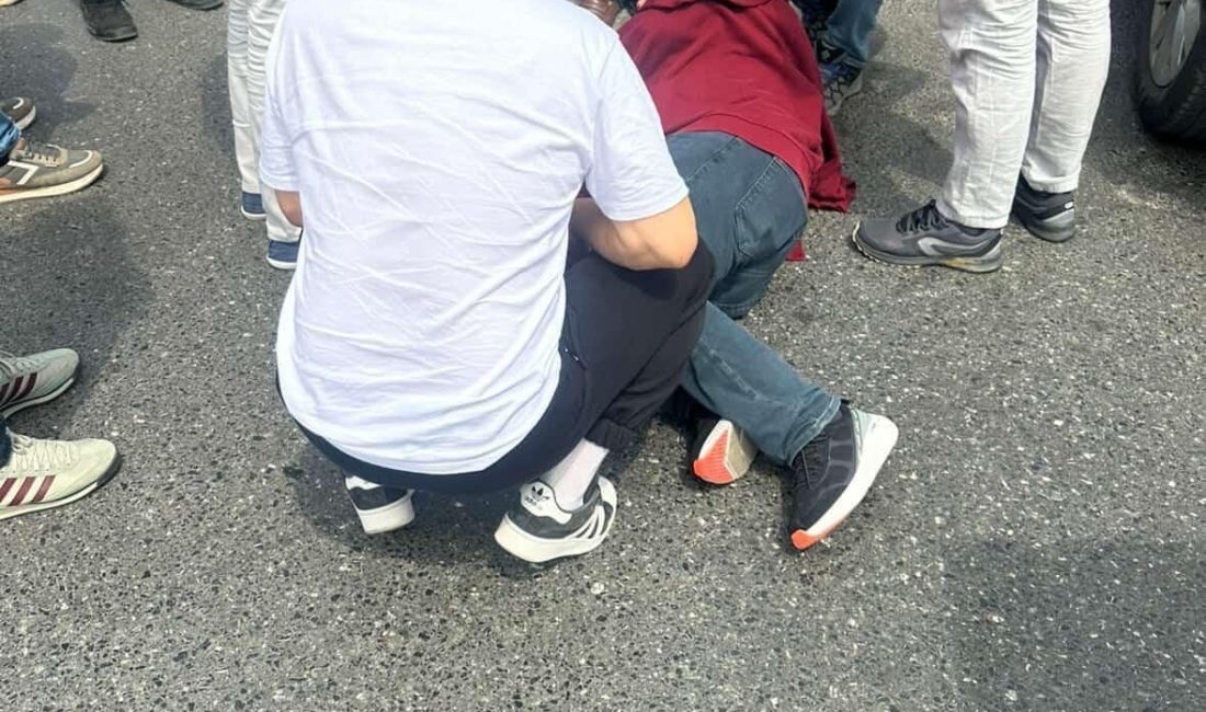 Sakarya’da otomobil ile motosiklet çarpıştı: 1 yaralı Sakarya’nın Serdivan ilçesinde otomobil ile motosikletin çarpışması neticesinde meydana gelen
