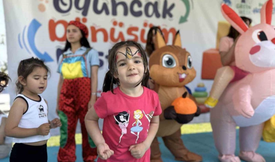 Sakarya’da oyuncaklar paylaşıldı, kalpler ısındı Sakarya’da yüzlerce çocuk, Avrupa Birliği Yeşil Haftası’nda Büyükşehir tarafından Aziz