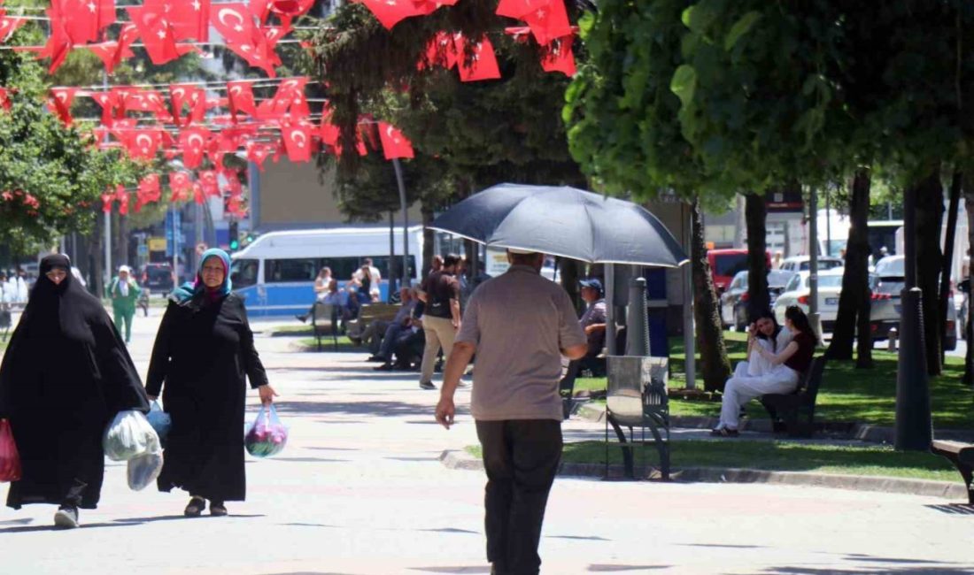 Sakarya’da sıcak hava bunalttı: Gölgelere kaçış başladı Sakarya’da etkili olan kavurucu sıcak hava vatandaşları bunaltırken, araç termometreleri