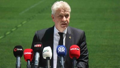 Sakaryaspor’da yapılan olağanüstü genel kurul toplantısında yeni başkan Muhammet Kıratlı