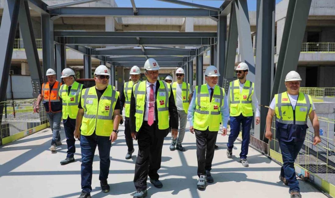 Sanayinin devleri Düzce’de buluştu Düzce Belediye Başkanı Dr. Faruk Özlü, Türkiye’nin önde gelen sanayi