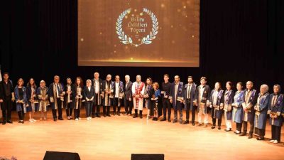 Sakarya Üniversitesinde (SAÜ) “Bilim Ödülleri” töreni düzenlendi. Program çerçevesinde “Araştırma